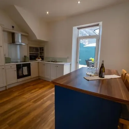 4 Connaught Street * バー