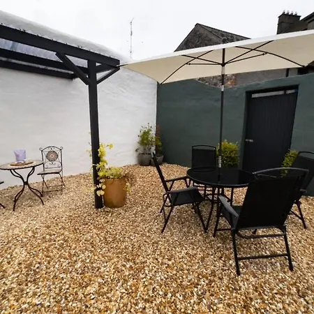 4 Connaught Street Бирр