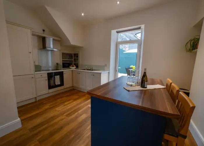 4 Connaught Street * Birr